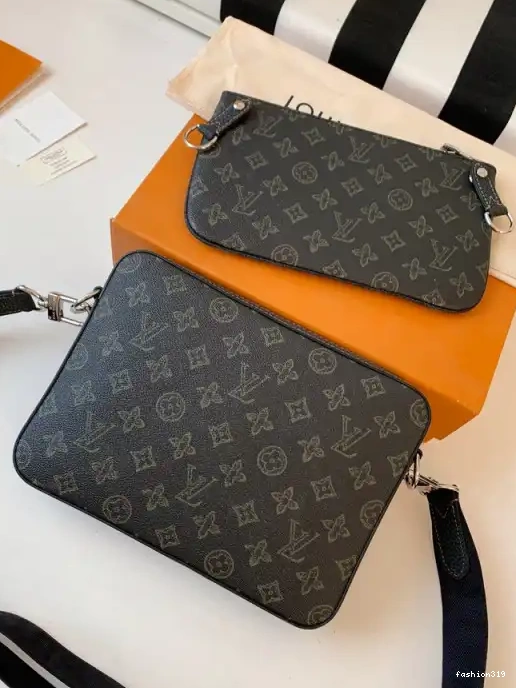 VUITTON LOUIS TRIO MESSENGER 0323